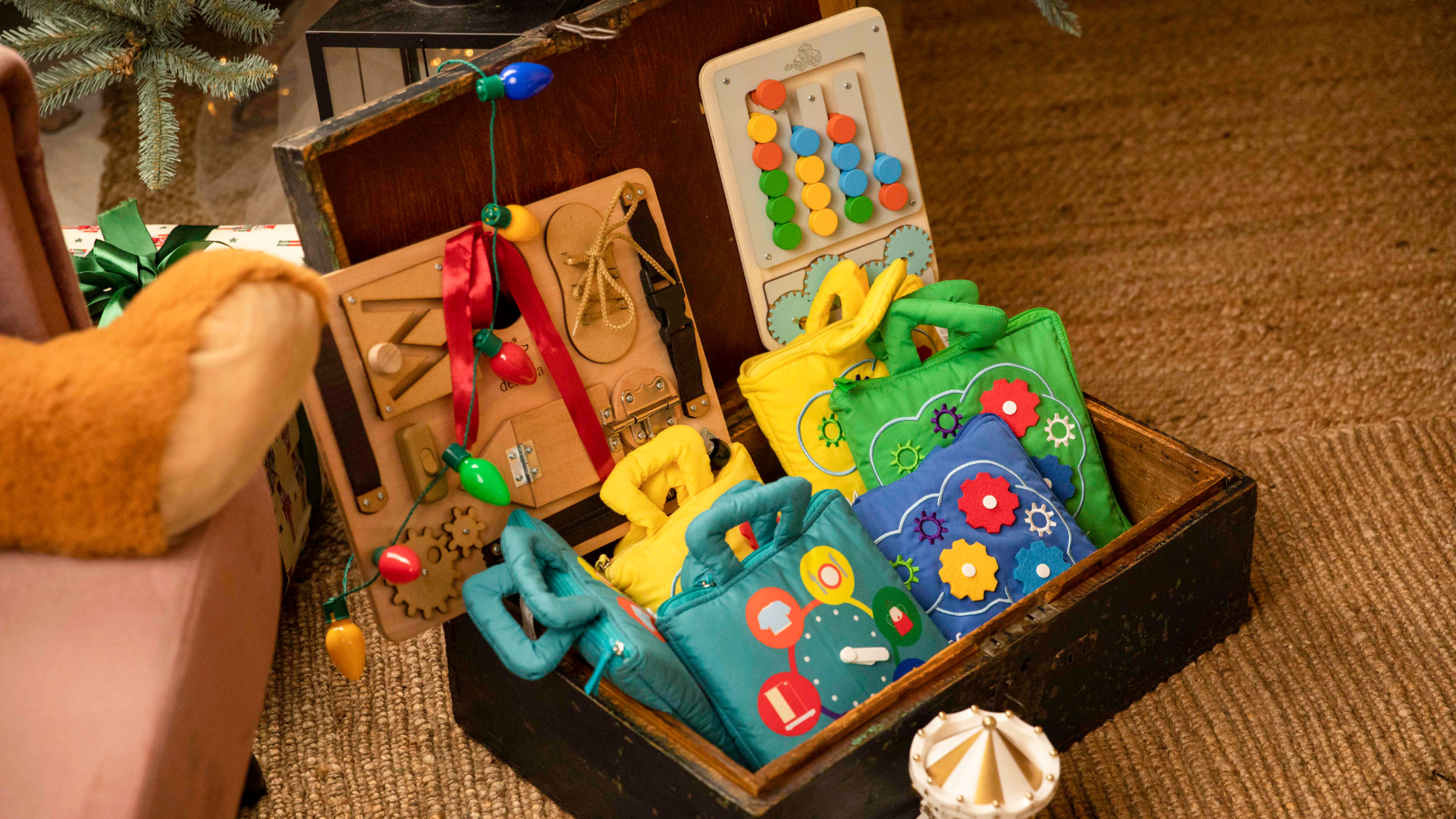 Make the most of Playtime! Age-appropriate toys from a Montessori point of view
